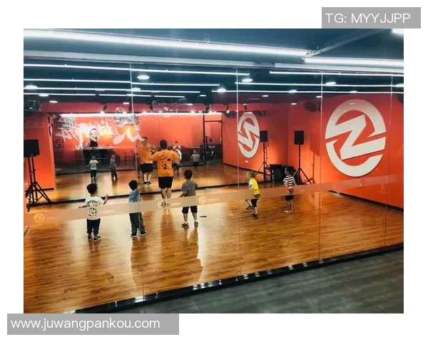 深圳街舞队默契配合的艺术探讨与团队协作的魅力分析